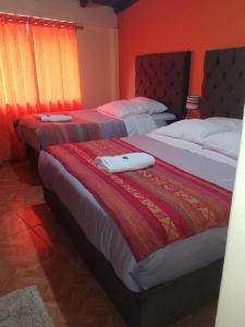 Postel nebo postele na pokoji v ubytování hostal Qorisonqo inn ollantaytambo