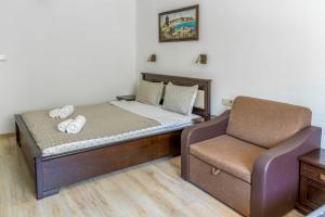 A bed or beds in a room at Sunny Paradise ll