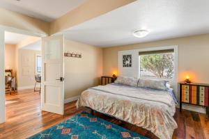a bedroom with a bed and a window at City Center Sanctuary in Estes Park