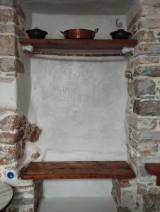 Foto dalla galleria di Fasolas square studio 15m2 is located 30 stairs up from the main road and it is in the old market fasolas and next to the museums a Philotium