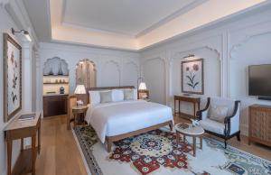 Cama o camas de una habitación en The Chedi Katara Hotel & Resort