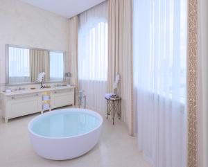 Un baño de The Chedi Katara Hotel & Resort
