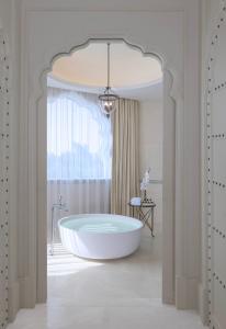 Un baño de The Chedi Katara Hotel & Resort