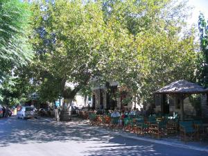 Foto dalla galleria di Fasolas square studio 15m2 is located 30 stairs up from the main road and it is in the old market fasolas and next to the museums a Philotium