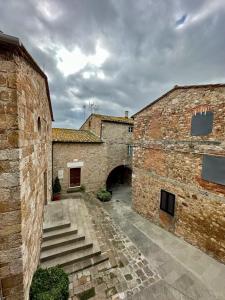 an old stone building with stairs in a courtyard at La casa nel Castello in Canneto