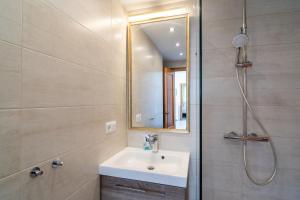 Łazienka w obiekcie Pitufo 1D Apartments Casasol