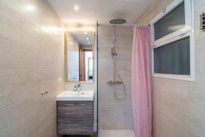 Łazienka w obiekcie Pitufo 1D Apartments Casasol