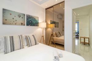 Zdjęcie z galerii obiektu Renovated apartment 80m2 6P - 2BR - Cannes Palm Be w Cannes