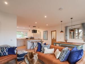 a living room with a couch and a kitchen at The Lookout in Saasaig