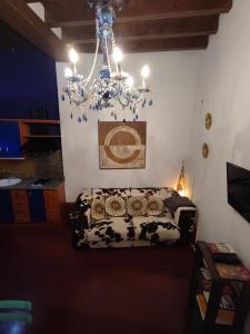 a bedroom with a bed and a chandelier at Apartamento con zona chill-out y preciosas vistas in Granada