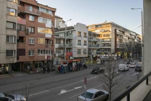 a view of a city street with cars and buildings at ПАТРИЦИЯ АПАРТАМЕНТ in Ruse