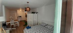 Łóżko lub łóżka w pokoju w obiekcie Loft 105