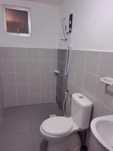 a bathroom with a toilet and a sink at İmpiana Homestay near PUTRAJAYA, CYBERJAYA, Musliem Only,WIFI,Netflix in Kampung Dengkil