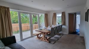 a dining room with a table and chairs and a room with windows at Walnut Tree View in Oxford