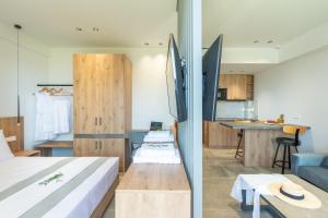 Televízia a/alebo spoločenská miestnosť v ubytovaní Neoma Luxury Residence - Adults Only