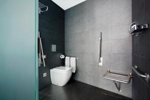Ein Badezimmer in der Unterkunft W Barcelona