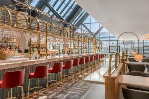 Uma área de estar em Frankfurt Airport Marriott Hotel