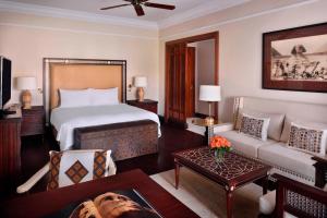 Postel nebo postele na pokoji v ubytování Marriott Mena House, Cairo