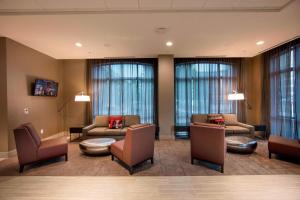 A seating area at Springhill Suites By Marriott Athens Downtown/University Area