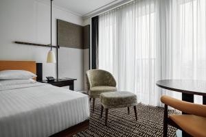 Un ou plusieurs lits dans un hébergement de l'établissement Berlin Marriott Hotel