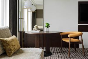 Coin salon dans l'établissement Berlin Marriott Hotel