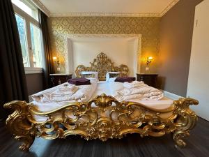 Rúm í herbergi á Historisches Hotel Bären