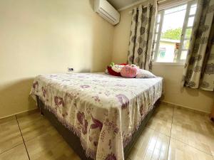 Ein Bett oder Betten in einem Zimmer der Unterkunft Casa em Foz do Iguaçu, com piscina e churrasqueira