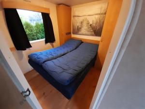 Llit o llits en una habitació de Vakantiepark Klein Vink - 136