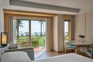 Ein Bett oder Betten in einem Zimmer der Unterkunft Phuket Marriott Resort & Spa, Merlin Beach