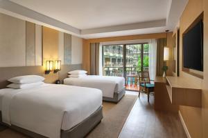 Ein Bett oder Betten in einem Zimmer der Unterkunft Phuket Marriott Resort & Spa, Merlin Beach