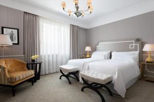 Кровать или кровати в номере The Westin Palace, Milan