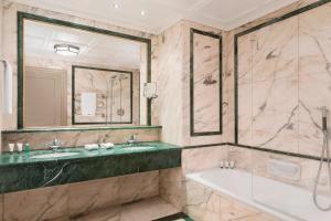 Ванная комната в The Westin Palace, Milan