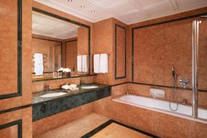Ванная комната в The Westin Palace, Milan