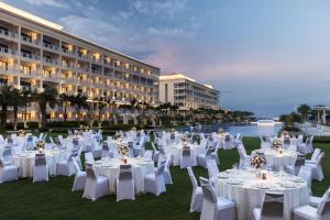 Restaurace v ubytování Sheraton Grand Danang Beach Resort & SPA