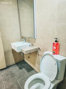a bathroom with a toilet and a sink at BotakCuteHomestay@BaliResidence in Melaka