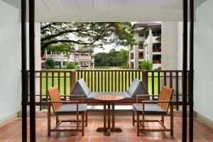 Μπαλκόνι ή βεράντα στο Le Meridien Chiang Rai Resort, Thailand