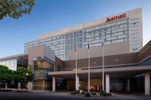 an office building with a marriott sign on it at Louisville Marriott Downtown in Louisville