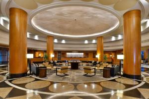 a lobby of a hotel with tables and chairs at Sheraton Grand Chicago Riverwalk in Chicago