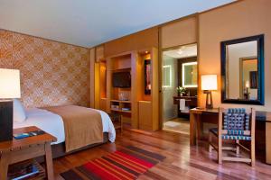 Cama ou camas em um quarto em Tambo del Inka, a Luxury Collection Resort & Spa, Valle Sagrado