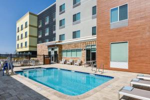 a swimming pool in front of a building at Fairfield Inn & Suites by Marriott Moorpark Ventura County in Moorpark