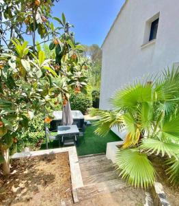 Zdjęcie z galerii obiektu REZ de VILLA STÉPHAN moderne avec SPA/JACUZZI 4pax w Fréjus +9 zdjęć