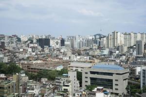 Ein allgemeiner Blick auf Seoul oder ein Stadtblick von des Hotels aus