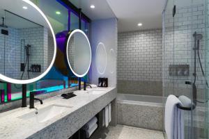 Ein Badezimmer in der Unterkunft RYSE, Autograph Collection by Marriott