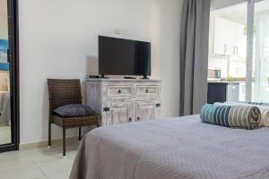 TV a/nebo společenská místnost v ubytování Modern Apartments in Los Corales - Bavaro Beach