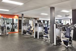 Fitness centrum a/nebo fitness zařízení v ubytování ADERO Scottsdale Resort, Autograph Collection