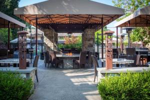 a patio with a table and chairs under a pavilion at Courtyard Palo Alto Los Altos in Palo Alto