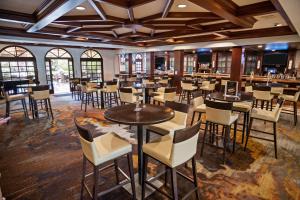 a restaurant with tables and chairs and a bar at Courtyard Palo Alto Los Altos in Palo Alto