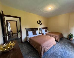 Postel nebo postele na pokoji v ubytování Cabaña No.6 Puerta del Bosque Mazamitla.