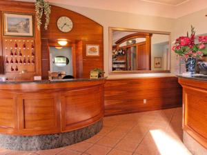 The lounge or bar area at Albergo Riva