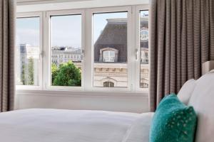 a bedroom with a bed and a large window at Vienna Marriott Hotel in Vienna